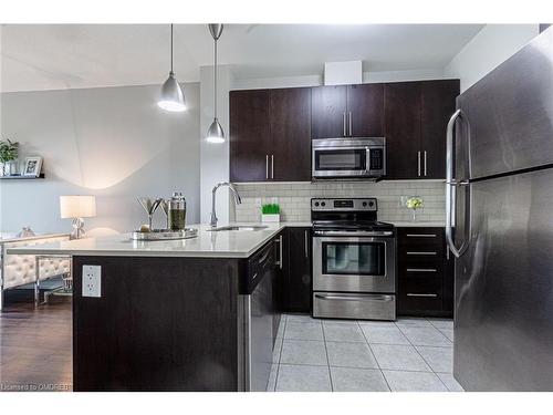 422-33 Whitmer Street, Milton, ON - Indoor Photo Showing Kitchen With Stainless Steel Kitchen With Double Sink With Upgraded Kitchen