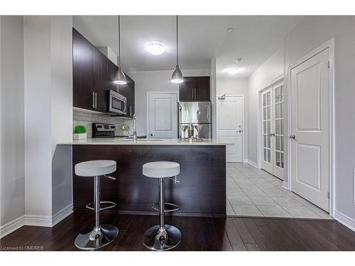 422-33 Whitmer Street, Milton, ON - Indoor Photo Showing Kitchen With Upgraded Kitchen