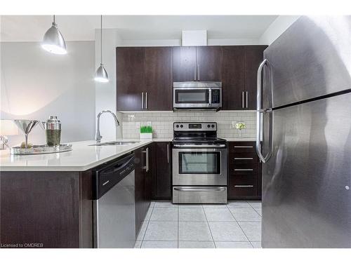 422-33 Whitmer Street, Milton, ON - Indoor Photo Showing Kitchen With Stainless Steel Kitchen With Upgraded Kitchen