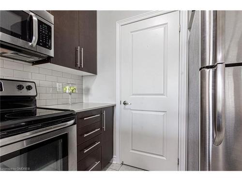 422-33 Whitmer Street, Milton, ON - Indoor Photo Showing Kitchen