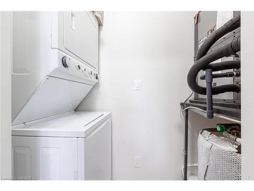 422-33 Whitmer Street, Milton, ON - Indoor Photo Showing Laundry Room