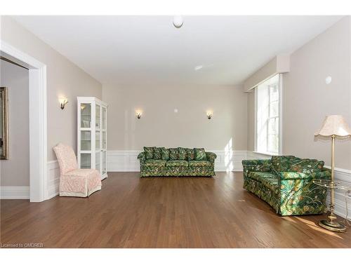 422-33 Whitmer Street, Milton, ON - Indoor Photo Showing Living Room