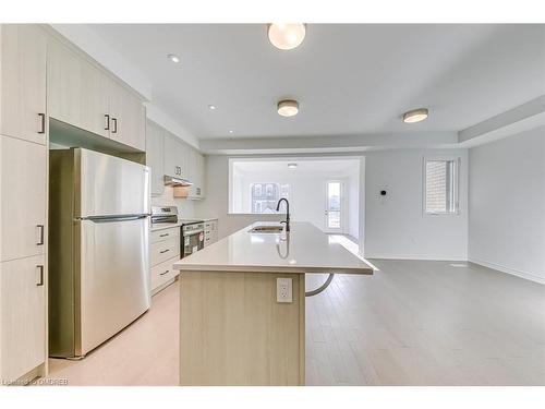 1205 Poppy Gardens, Oakville, ON - Indoor Photo Showing Kitchen With Upgraded Kitchen