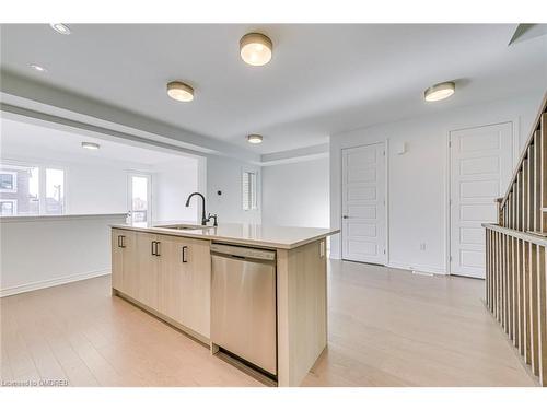 1205 Poppy Gardens, Oakville, ON - Indoor Photo Showing Kitchen