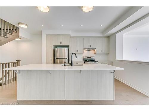 1205 Poppy Gardens, Oakville, ON - Indoor Photo Showing Kitchen With Upgraded Kitchen