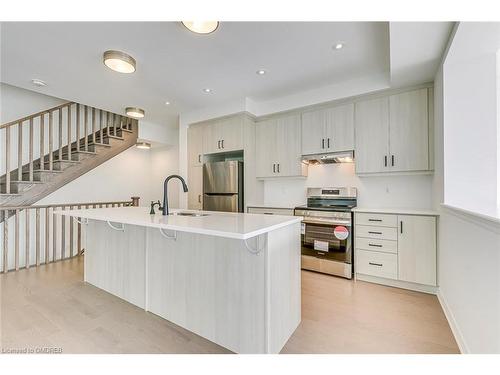 1205 Poppy Gardens, Oakville, ON - Indoor Photo Showing Kitchen With Upgraded Kitchen