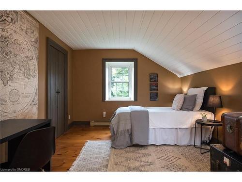 8268 Canyon Road, Campbellville, ON - Indoor Photo Showing Bedroom