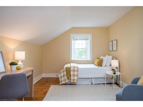 8268 Canyon Road, Campbellville, ON - Indoor Photo Showing Bedroom