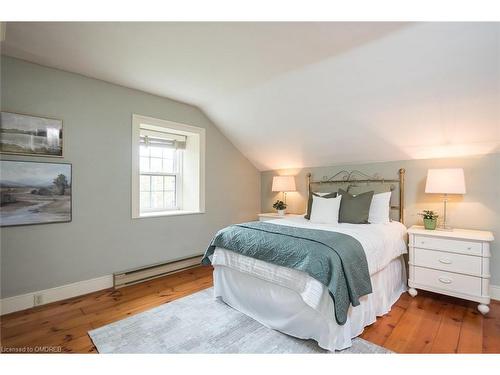 8268 Canyon Road, Campbellville, ON - Indoor Photo Showing Bedroom