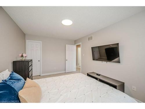 2406 Sequoia Way, Oakville, ON - Indoor Photo Showing Bedroom