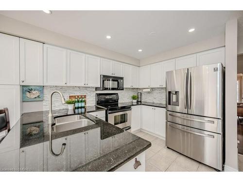 2406 Sequoia Way, Oakville, ON - Indoor Photo Showing Kitchen With Double Sink With Upgraded Kitchen