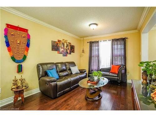 917 Yates Drive, Milton, ON - Indoor Photo Showing Living Room