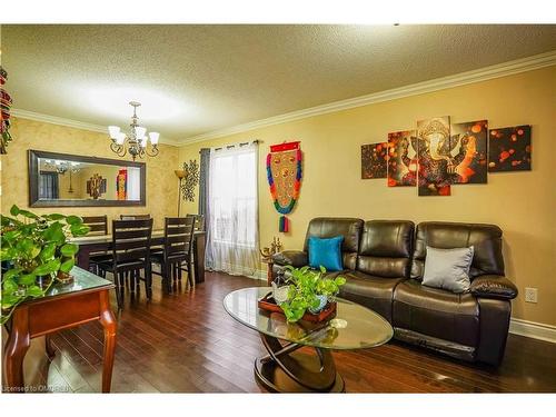 917 Yates Drive, Milton, ON - Indoor Photo Showing Living Room