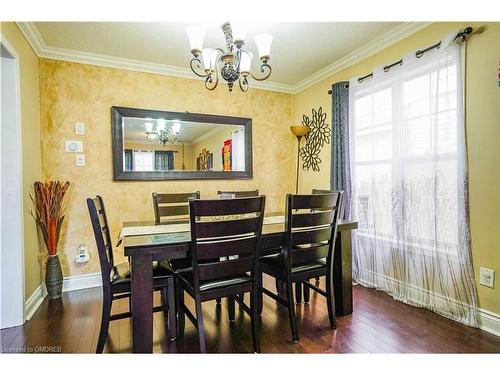 917 Yates Drive, Milton, ON - Indoor Photo Showing Dining Room