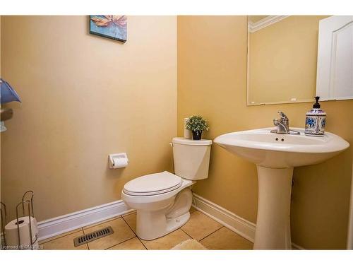 917 Yates Drive, Milton, ON - Indoor Photo Showing Bathroom