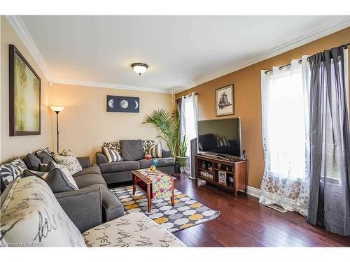 917 Yates Drive, Milton, ON - Indoor Photo Showing Living Room