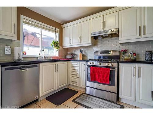 917 Yates Drive, Milton, ON - Indoor Photo Showing Kitchen With Stainless Steel Kitchen