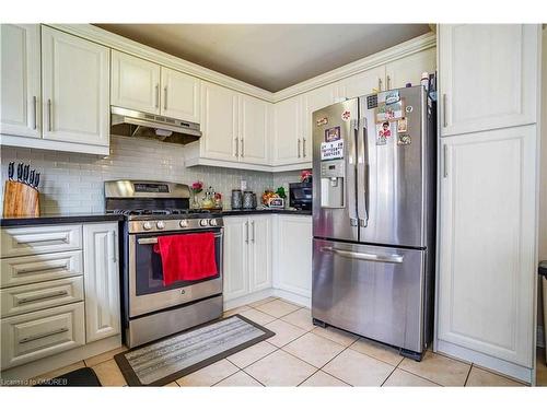 917 Yates Drive, Milton, ON - Indoor Photo Showing Kitchen With Stainless Steel Kitchen