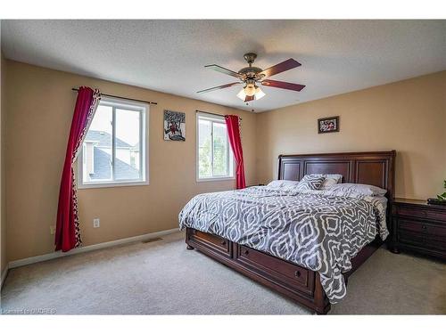 917 Yates Drive, Milton, ON - Indoor Photo Showing Bedroom