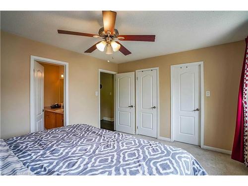 917 Yates Drive, Milton, ON - Indoor Photo Showing Bedroom