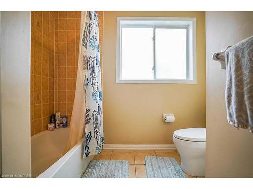 917 Yates Drive, Milton, ON - Indoor Photo Showing Bathroom