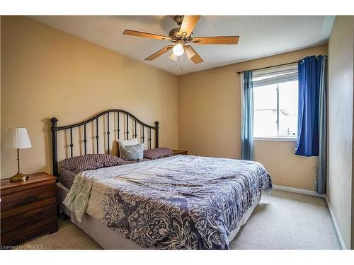 917 Yates Drive, Milton, ON - Indoor Photo Showing Bedroom