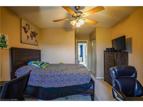 917 Yates Drive, Milton, ON - Indoor Photo Showing Bedroom