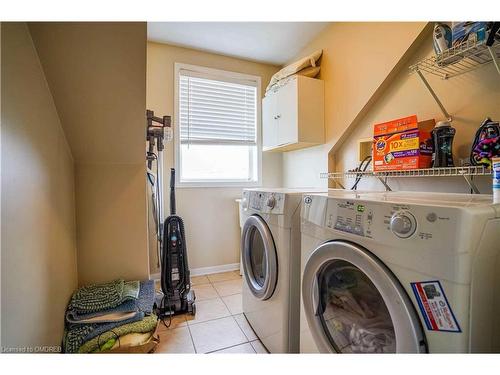 917 Yates Drive, Milton, ON - Indoor Photo Showing Laundry Room