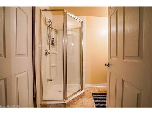 917 Yates Drive, Milton, ON - Indoor Photo Showing Bathroom