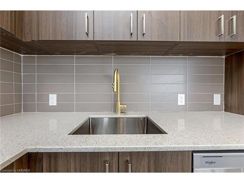 2004-8010 Derry Road, Milton, ON - Indoor Photo Showing Kitchen With Upgraded Kitchen