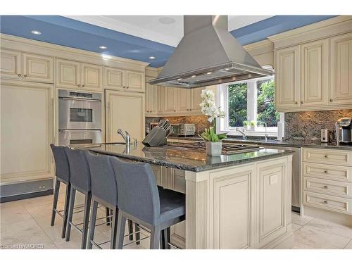 1533 Pinery Crescent, Oakville, ON - Indoor Photo Showing Kitchen