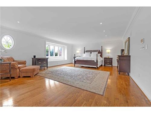 1533 Pinery Crescent, Oakville, ON - Indoor Photo Showing Living Room