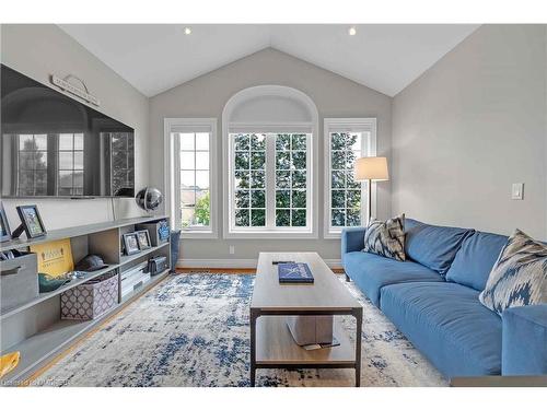 1533 Pinery Crescent, Oakville, ON - Indoor Photo Showing Living Room