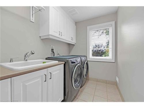 1533 Pinery Crescent, Oakville, ON - Indoor Photo Showing Laundry Room