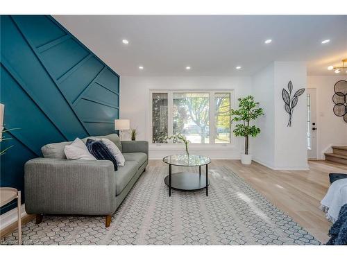 191 Mendel Court, Oakville, ON - Indoor Photo Showing Living Room