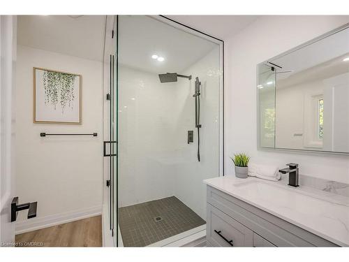 191 Mendel Court, Oakville, ON - Indoor Photo Showing Bathroom