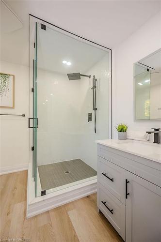 191 Mendel Court, Oakville, ON - Indoor Photo Showing Bathroom