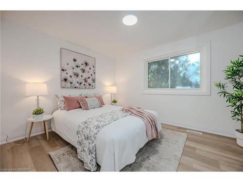 191 Mendel Court, Oakville, ON - Indoor Photo Showing Bedroom