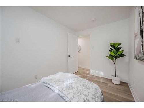 191 Mendel Court, Oakville, ON - Indoor Photo Showing Bedroom