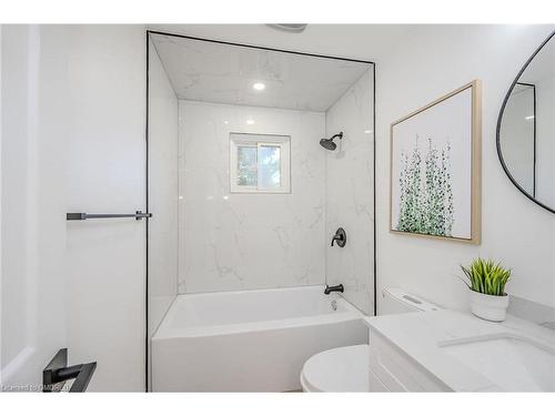 191 Mendel Court, Oakville, ON - Indoor Photo Showing Bathroom