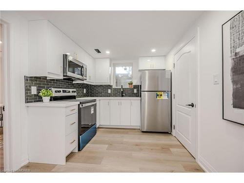 191 Mendel Court, Oakville, ON - Indoor Photo Showing Kitchen With Upgraded Kitchen