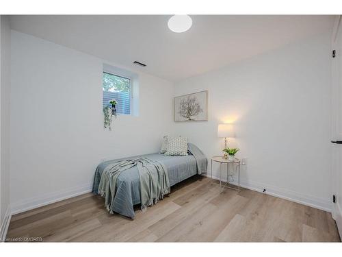 191 Mendel Court, Oakville, ON - Indoor Photo Showing Bedroom