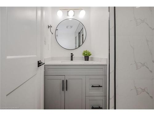 191 Mendel Court, Oakville, ON - Indoor Photo Showing Bathroom