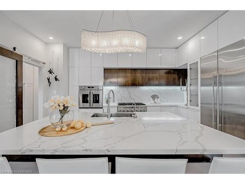 2-128 Morden Road, Oakville, ON - Indoor Photo Showing Kitchen With Upgraded Kitchen