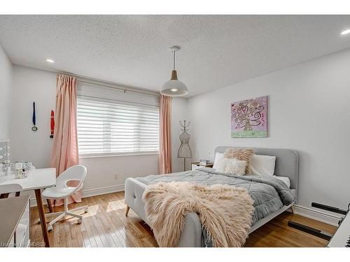 2-128 Morden Road, Oakville, ON - Indoor Photo Showing Bedroom