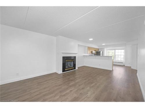 311-1470 Bishops Gate, Oakville, ON - Indoor Photo Showing Living Room With Fireplace