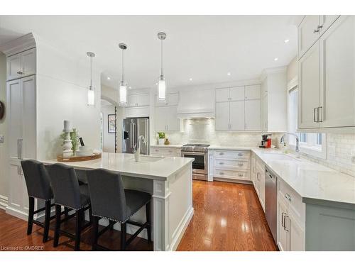 3021 Woodland Park Drive, Burlington, ON - Indoor Photo Showing Kitchen With Upgraded Kitchen