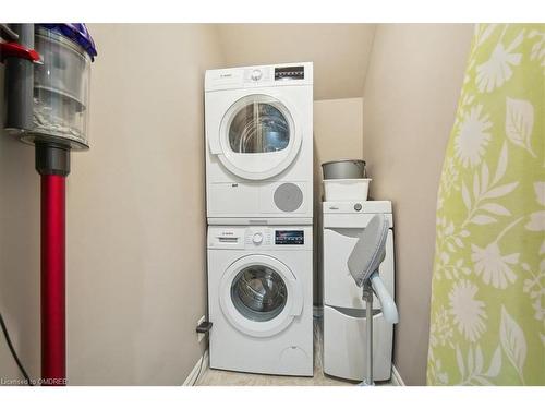 3021 Woodland Park Drive, Burlington, ON - Indoor Photo Showing Laundry Room