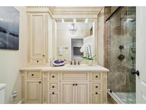 3021 Woodland Park Drive, Burlington, ON - Indoor Photo Showing Bathroom