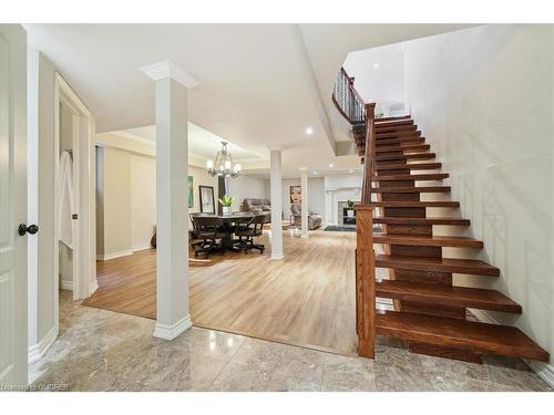 3021 Woodland Park Drive, Burlington, ON - Indoor Photo Showing Other Room